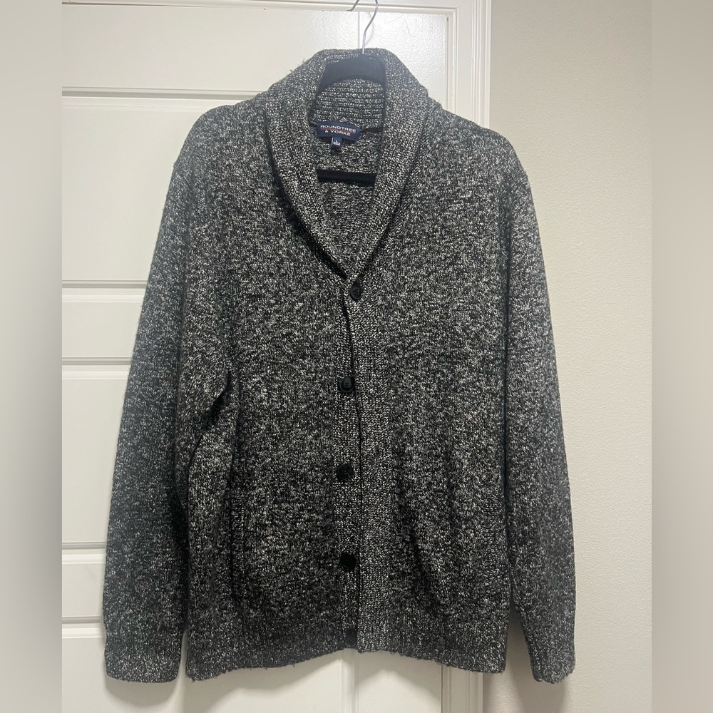Roundtree & Yorke Large Button Sweater with Pockets